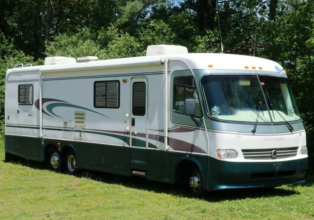 1997 HOLIDAY RAMBLER ENDEAVOR LE: 35' Motorhome. Ford F530F chassis. Mileage: 87,298. VIN #3FCMF53G8VJA17494. Three burner stove, new microwave and refrigerator, two televisions, generator, full bathroom, galley slide out, two air con