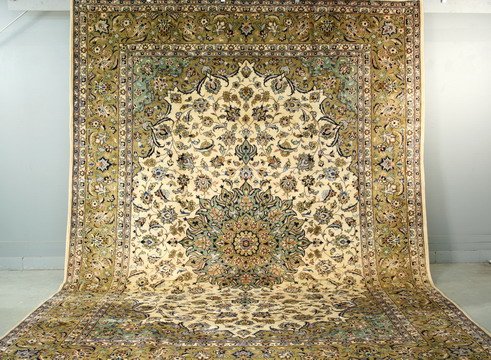10'3" x 13'4 Oriental Heriz Carpet Floral Leaf
