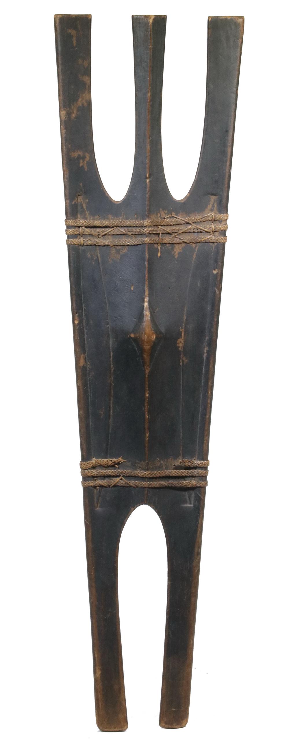 19TH C. PHILIPPINES BONTOC TRIBAL SHIELD (1 of 3)