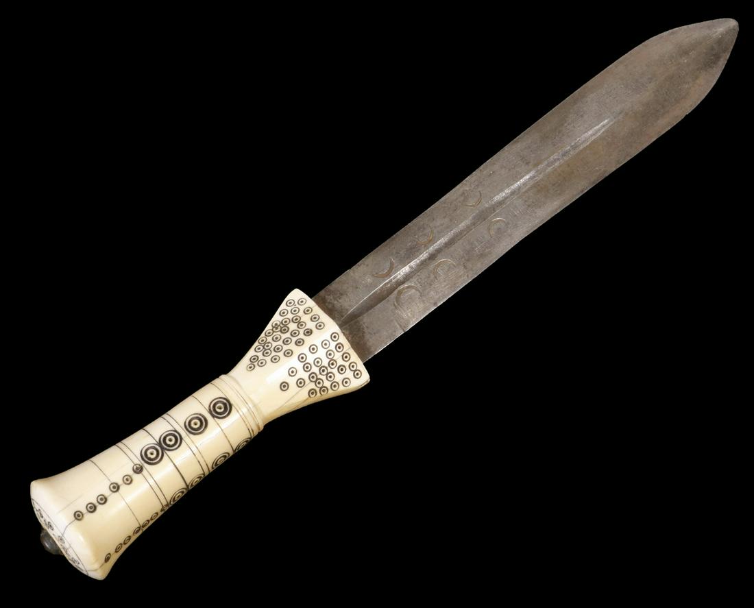 EARLY AFRICAN KNIFE, SUDAN (1 of 3)
