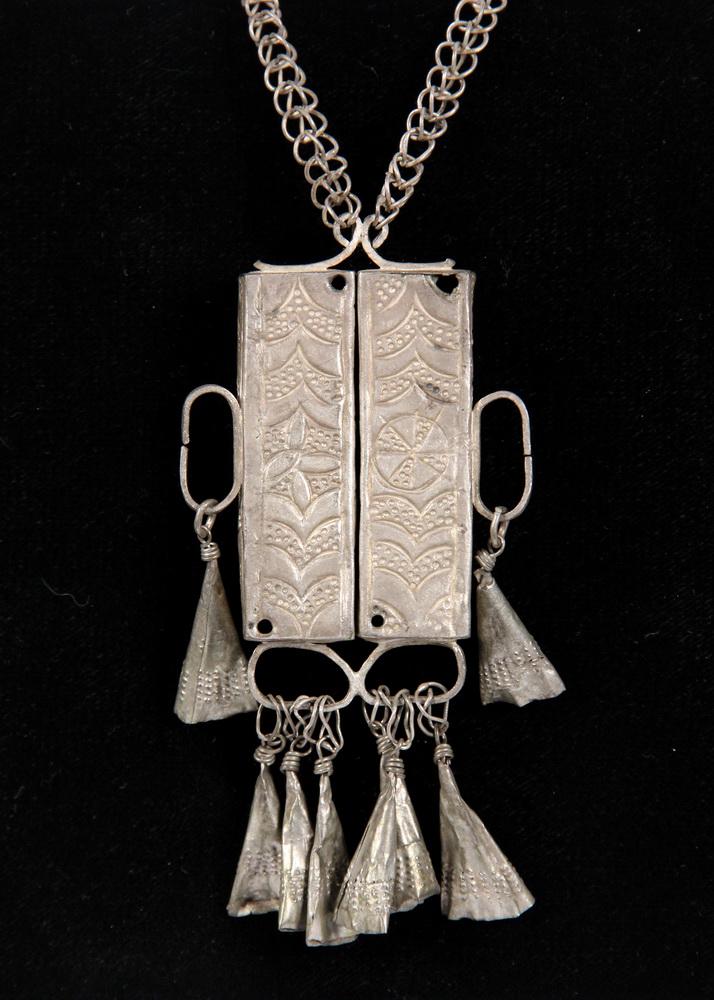AFRICAN METAL NECKLACE (1 of 5)
