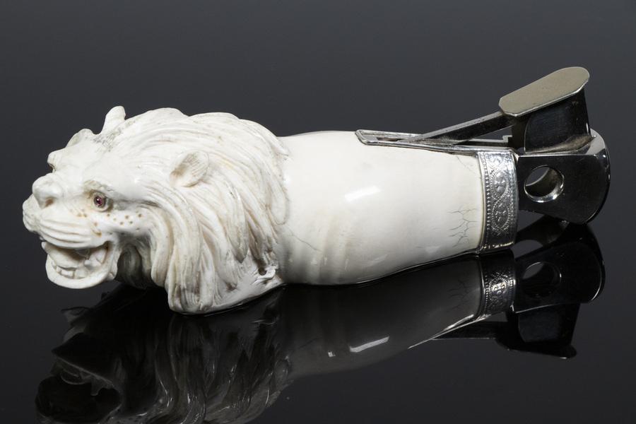 CARVED LION HEAD AND SOLINGEN STEEL CIGAR CUTTER (1 of 3)