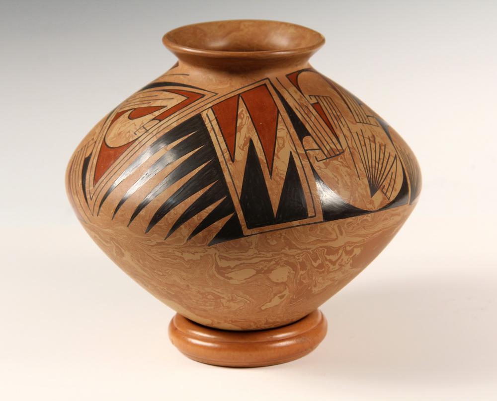 NATIVE AMERICAN POT (1 of 4)
