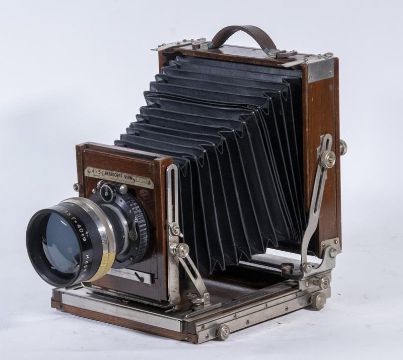 LARGE FORMAT CAMERA THAT BELONGED TO CHARLES PRATT: L.F. Deardorff & Sons 4 x 5 Special Deardorff View dry plate view camera ( sn 238) having 8 cartridges, and a selection of lenses, all mounted on wooden face plates, including: Hugo Meyer & Company, G