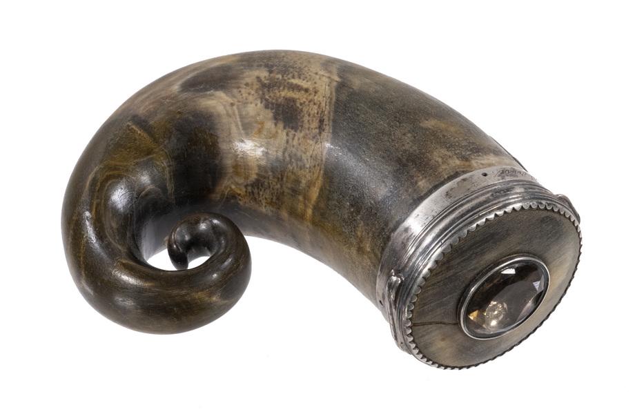 SILVER MOUNTED RAM'S HORN SNUFF BOX (1 of 3)