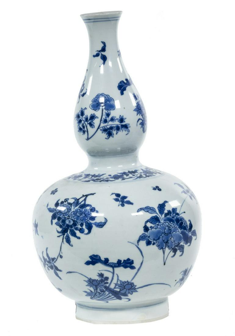 CHINESE QING DYNASTY PORCELAIN DOUBLE GOURD VASE (1 of 8)