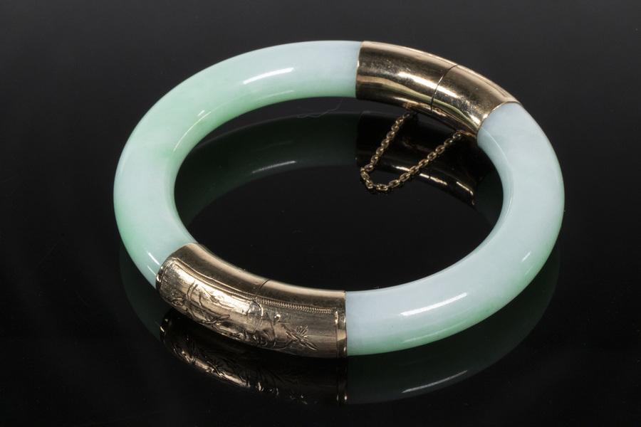 JADEITE BANGLE BRACELET (1 of 2)