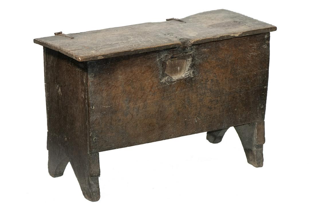 ENGLISH OAK COFFER (1 of 3)