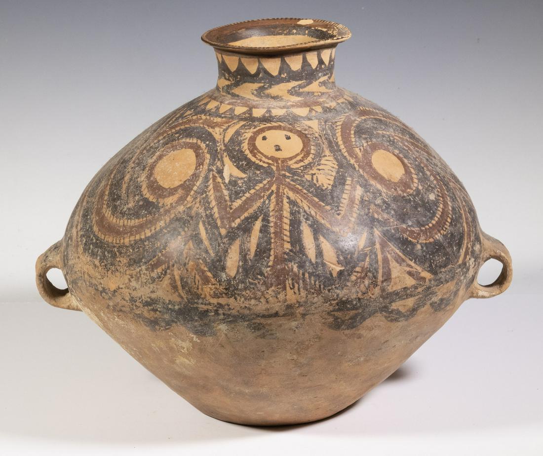 CHINESE NEOLITHIC PERIOD LARGE PAINTED POT (1 of 4)