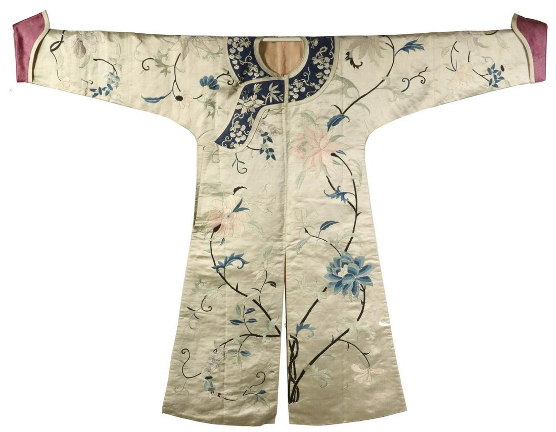 EMBROIDERED CHINESE ROBE (1 of 5)