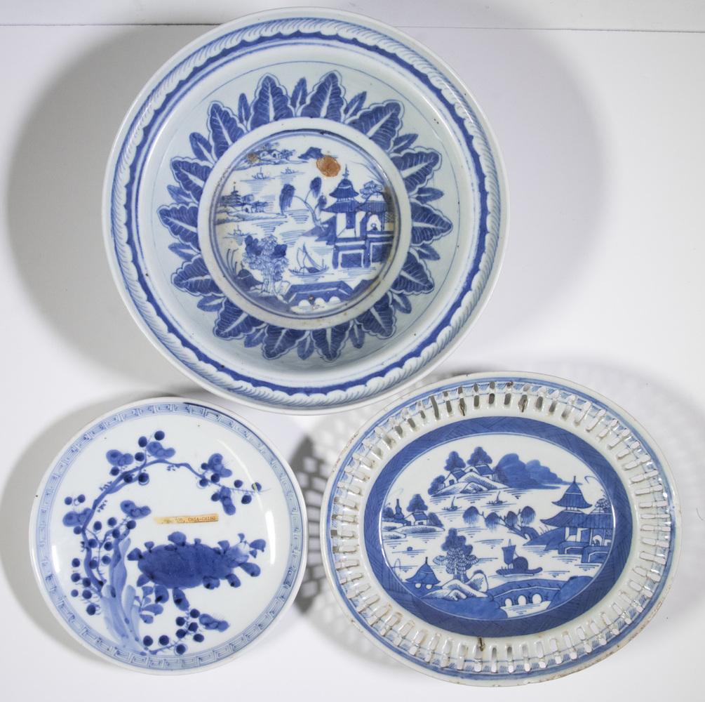 CHINESE EXPORT BLUE & WHITE PORCELAIN (1 of 3)