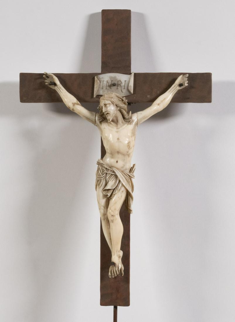 18TH C. CONTINENTAL CRUCIFIX (1 of 3)