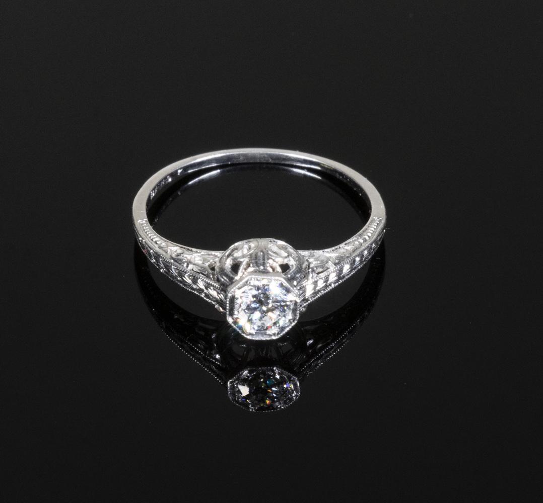 ANTIQUE PLATINUM AND DIAMOND LADIES RING (1 of 2)