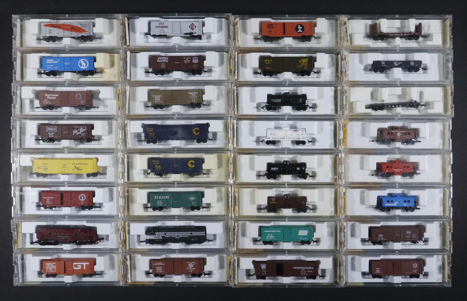 (32) MICRO-TRAINS Z SCALE MODEL TRAIN CARS (1 of 3)