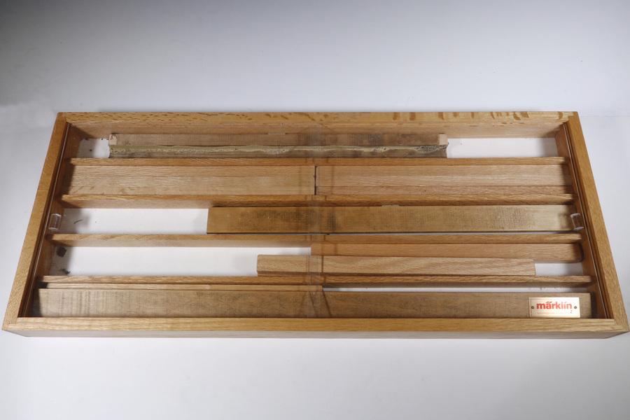 OAK MODEL TRAIN DISPLAY CASE (1 of 1)