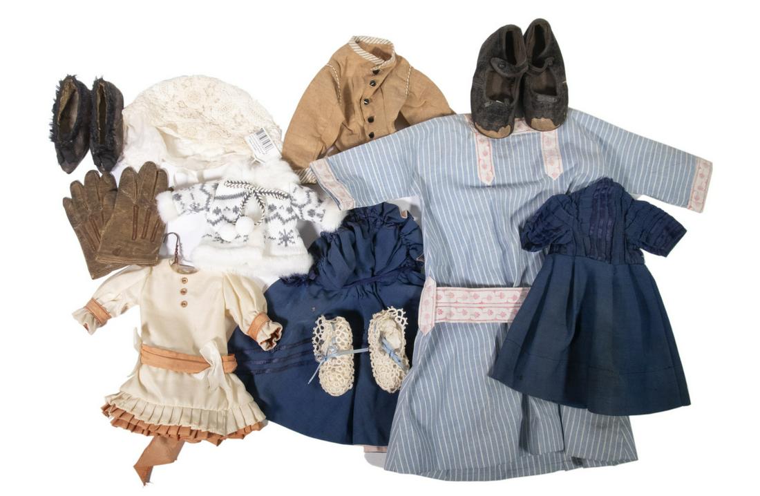 DOLL CLOTHING LOT (1 of 1)