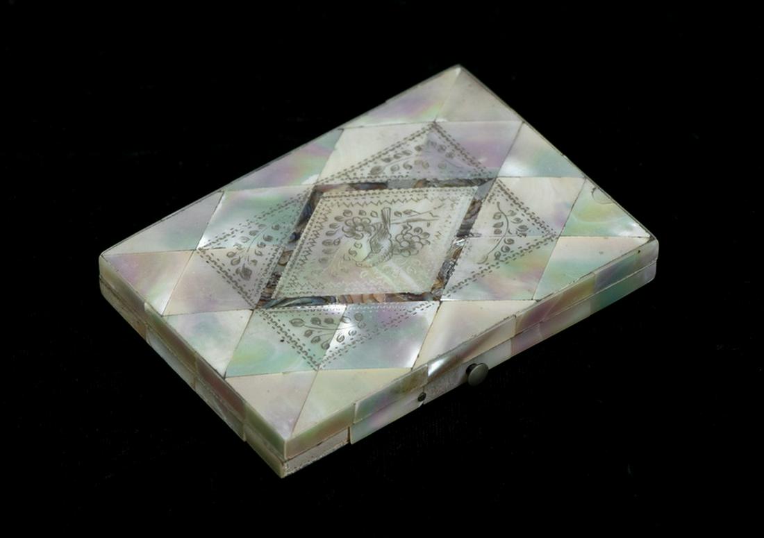 VICTORIAN MOTHER-OF-PEARL CARD CASE (1 of 2)