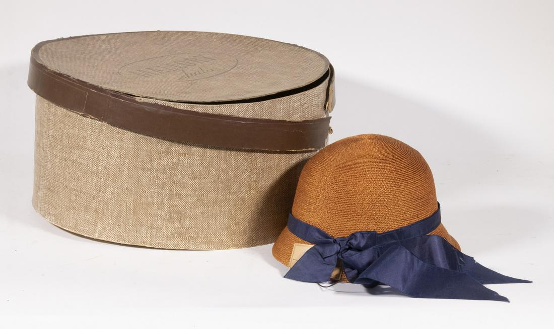 VINTAGE STRAW HAT IN BOX (1 of 3)