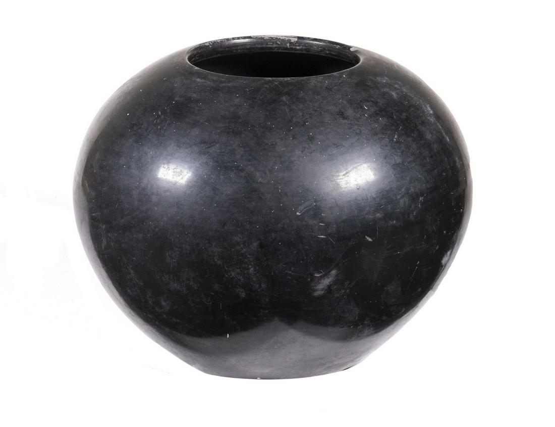 MARIA & SANTANA MARTINEZ (NM, 20TH C.) BLACKWARE VASE (1 of 2)