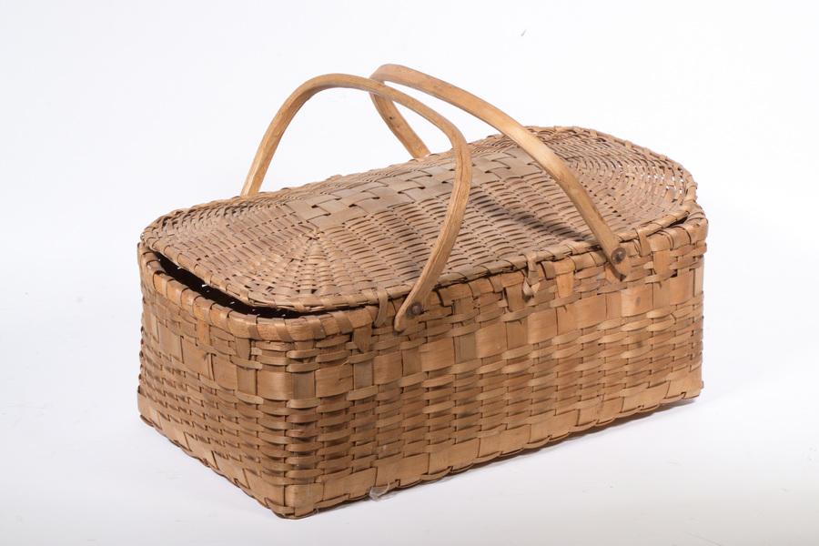 ARTISAN SIGNED SPLINT LIDDED BASKET, DATED 1935 (1 of 3)