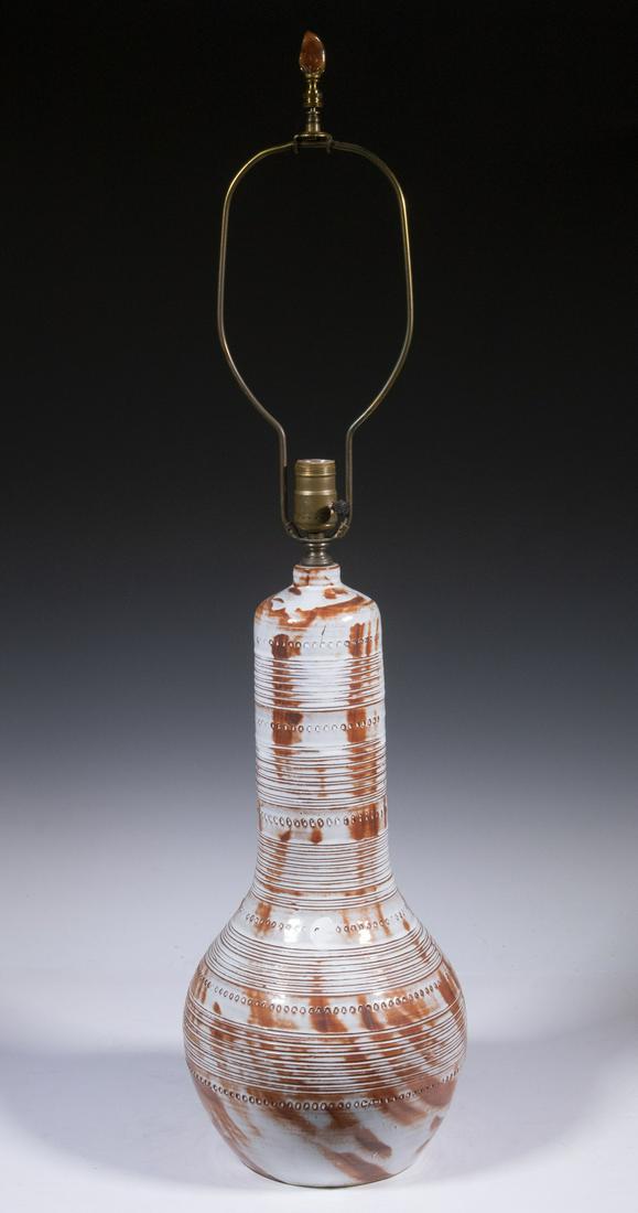 1970'S POTTERY TABLE LAMP: Vintage Pear Shaped Pottery Lamp, having a white and brick red glazed surface decorated with incised rings and circle, single socket fixture with harp and finial, 34 1/4" high. Good condition.