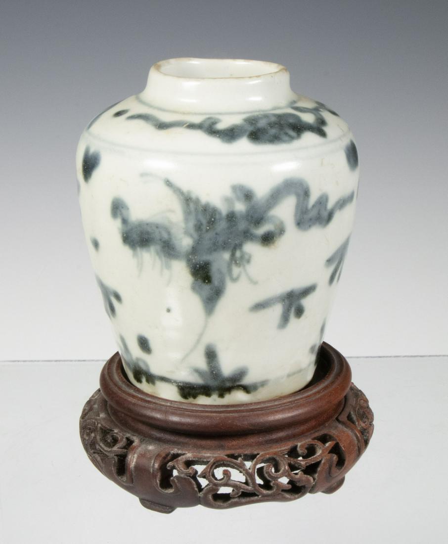 CHINESE PORCELAIN JAR (1 of 4)