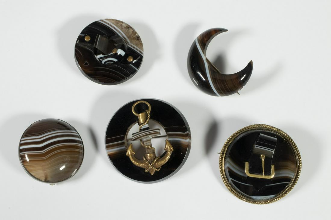 SCOTTISH AGATE BROOCHES (1 of 2)