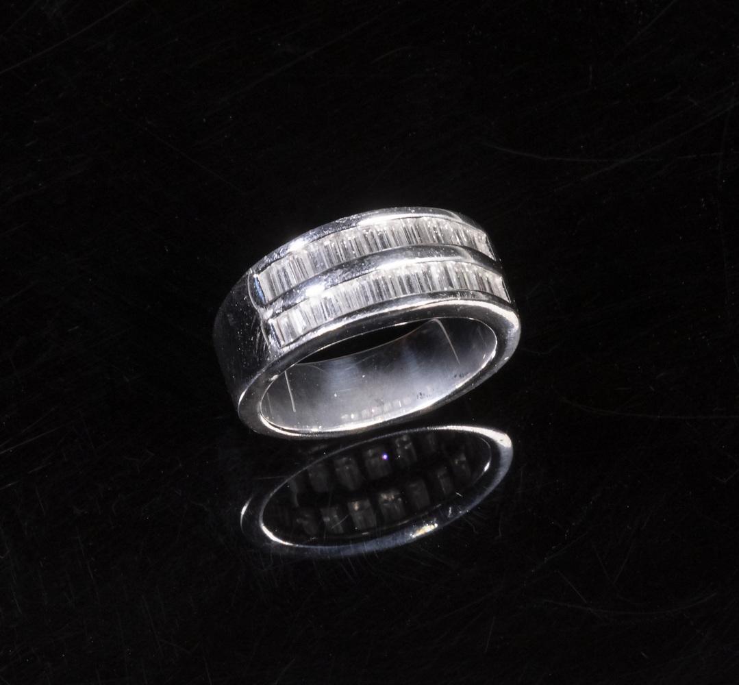 PLATINUM AND DIAMOND BAQUETTE DOUBLE ROW BAND RING (1 of 5)
