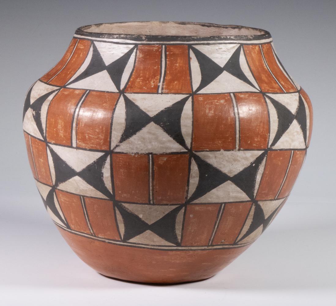 ACOMA ORANGE AND BLACK POTTERY OLLA (1 of 2)