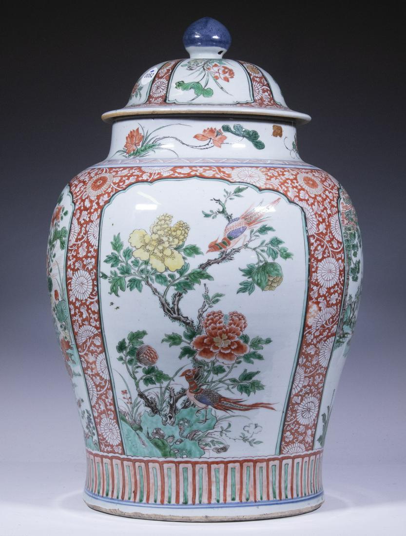 CHINESE PORCELAIN LIDDED WUCAI JAR (1 of 9)