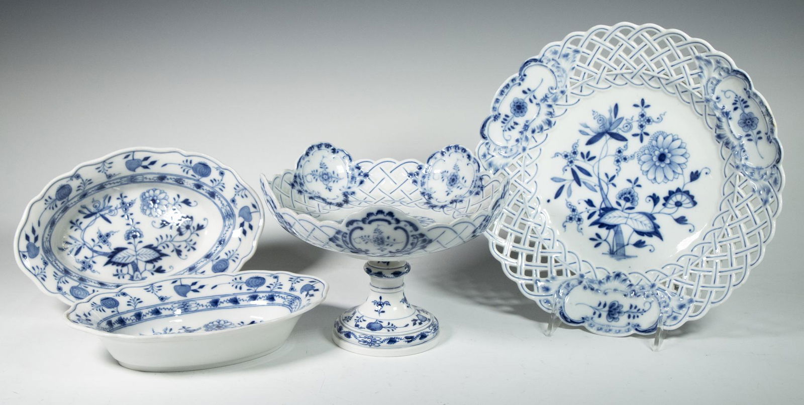 MEISSEN BLUE ONION PORCELAIN SERVING PIECES (1 of 2)