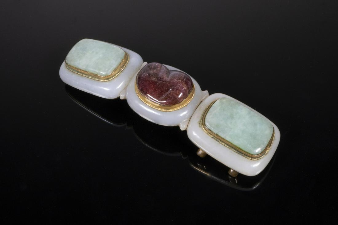 MULTI COLORED JADE GILDED BRASS CHINESE BUCKLE (1 of 2)