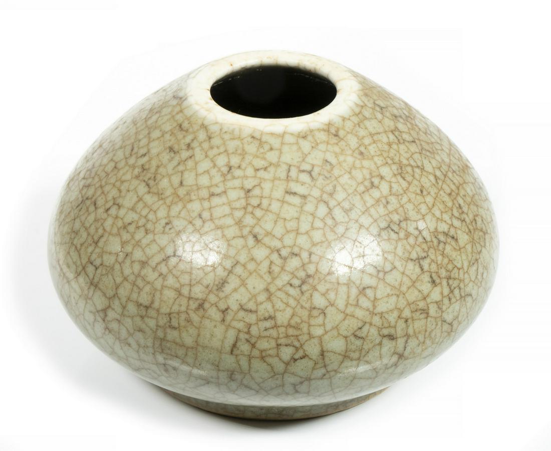 CHINESE CRACKLE GLAZE PORCELAIN BRUSH WASHER (1 of 2)