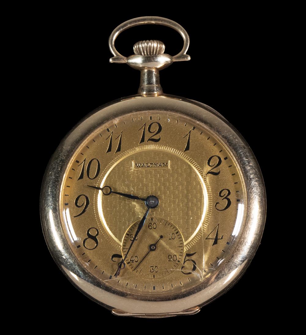 WALTHAM GOLD POCKETWATCH (1 of 4)