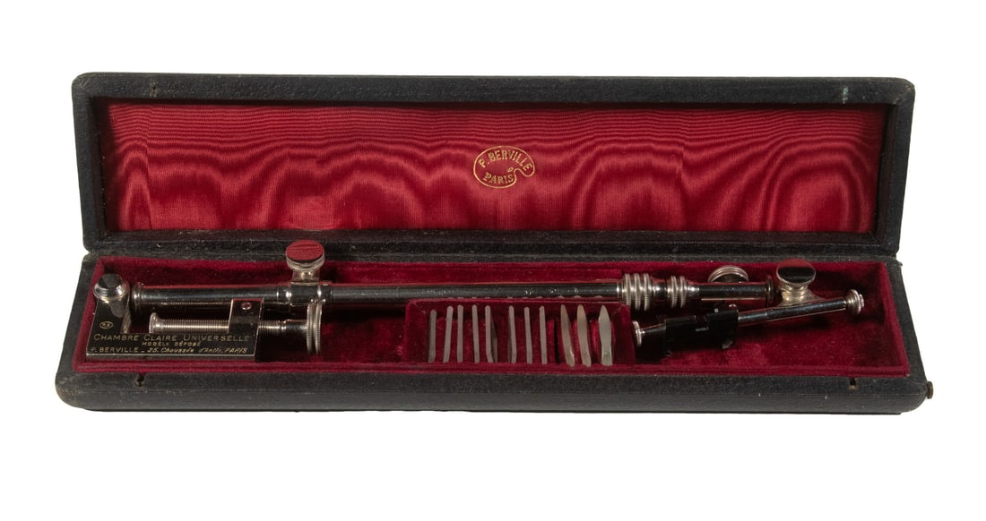 CHAMBRE CLAIRE UNIVERSELLE BY P. BERVILLE, PARIS: Cased Camera Lucida, by French optical instrument maker P. Berville, Paris for the purpose of copying, reducing, enlarging or reverse drawing of items in proper perspective, with (11) glass lenses, in