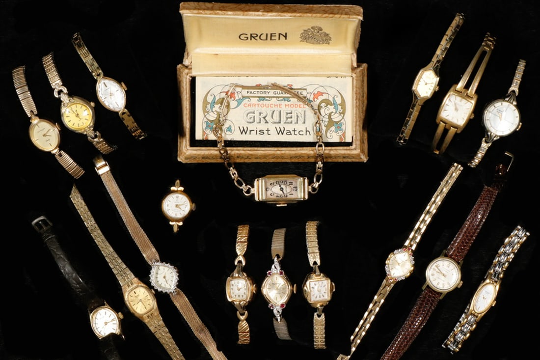 LOT OF (17) MISC. LADIES WRISTWATCHES: Ladies small head wristwatches. Metal and leather bands. One in original box. Includes Gruen, Wittnauer, Seiko, Tudar, Bulova, and others. Stainless and gold filled. Quartz and mechanical movements.