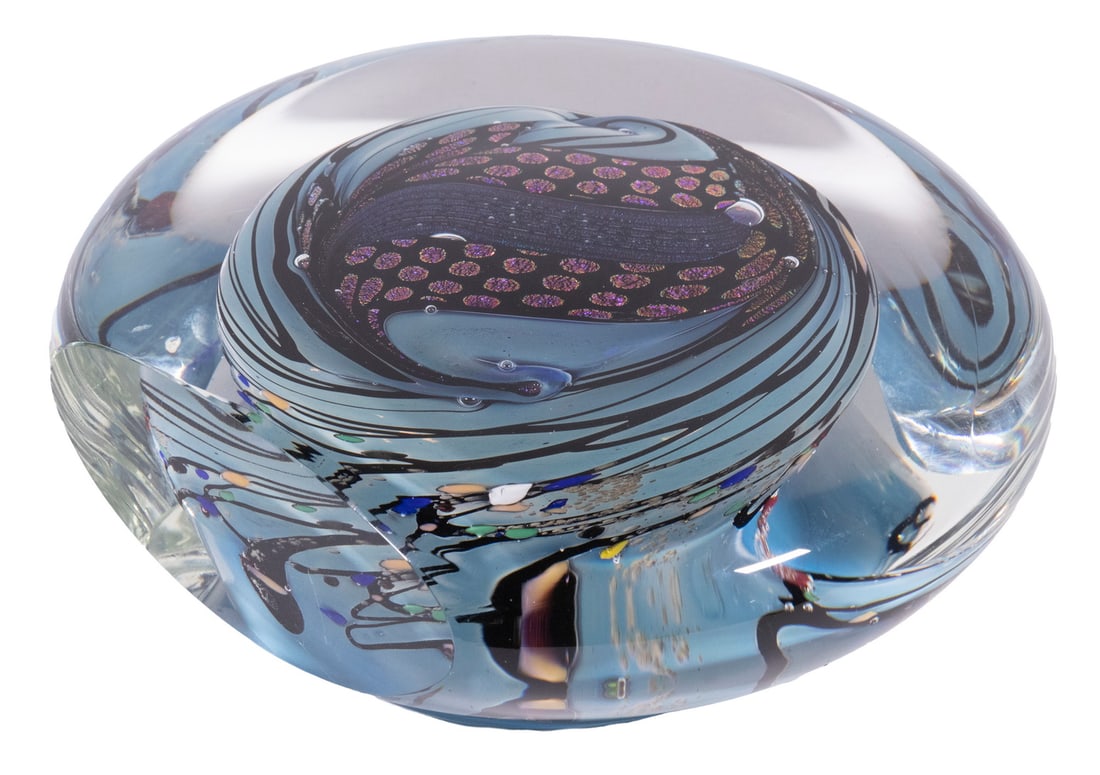 ROLLIN KARG (US, 1944- ) GLASS SCULPTURE: Abstract Dichrotic Glass Standing Disc, art glass with transparent exterior and polychrome interior, signed and dated 2005 verso, 6 1/4" high, 6 1/2" x 2 1/2". Good condition.