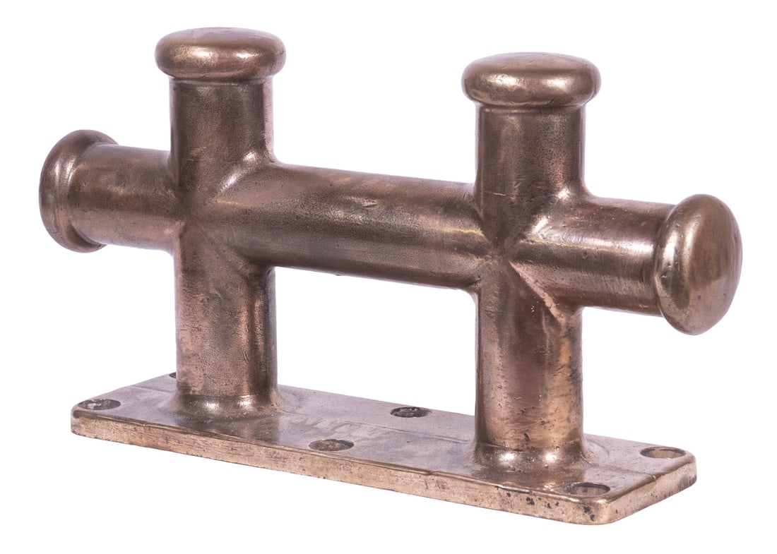 VINTAGE LARGE BRASS DOUBLE BOLLARD CLEAT IN SOLID BRASS (1 of 1)