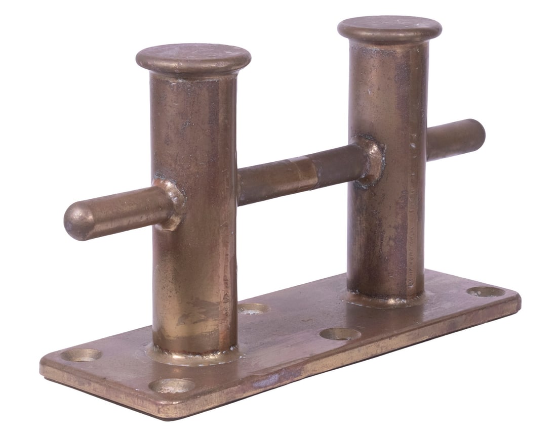 VINTAGE LARGE BRASS DOUBLE BOLLARD CLEAT IN SOLID BRASS (1 of 1)