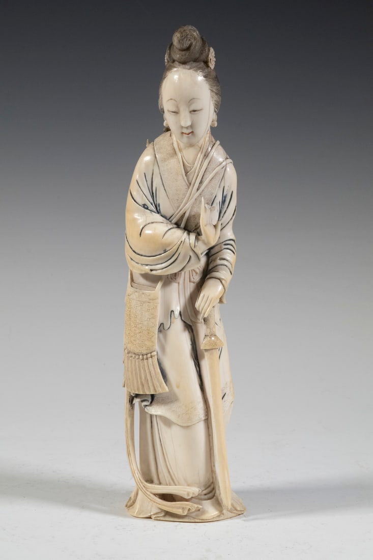 19TH C. CHINESE IVORY FIGURE OF A FEMALE WARRIOR (1 of 6)