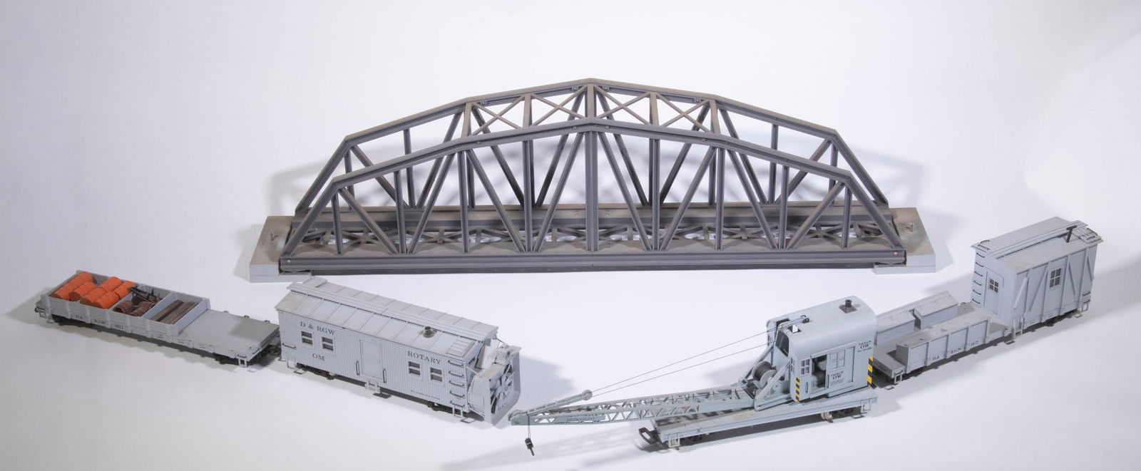 G-SCALE MODEL TRAIN TRUSS BRIDGE AND CARS (1 of 3)