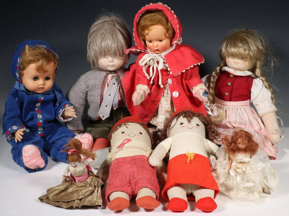 (8) Vintage Dolls Auction