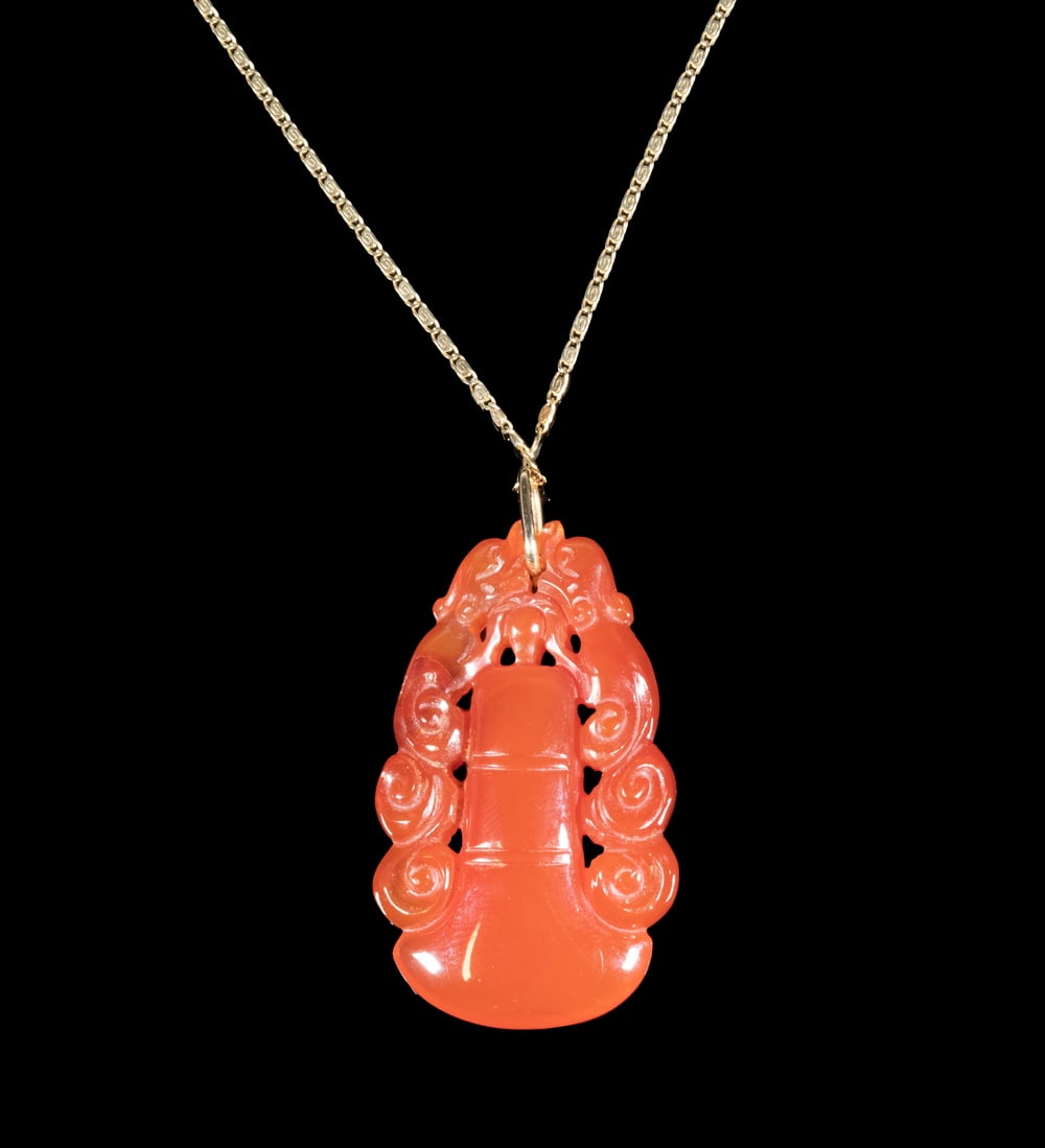 GOLD NECKLACE WITH CARNELIAN PENDANT (1 of 2)