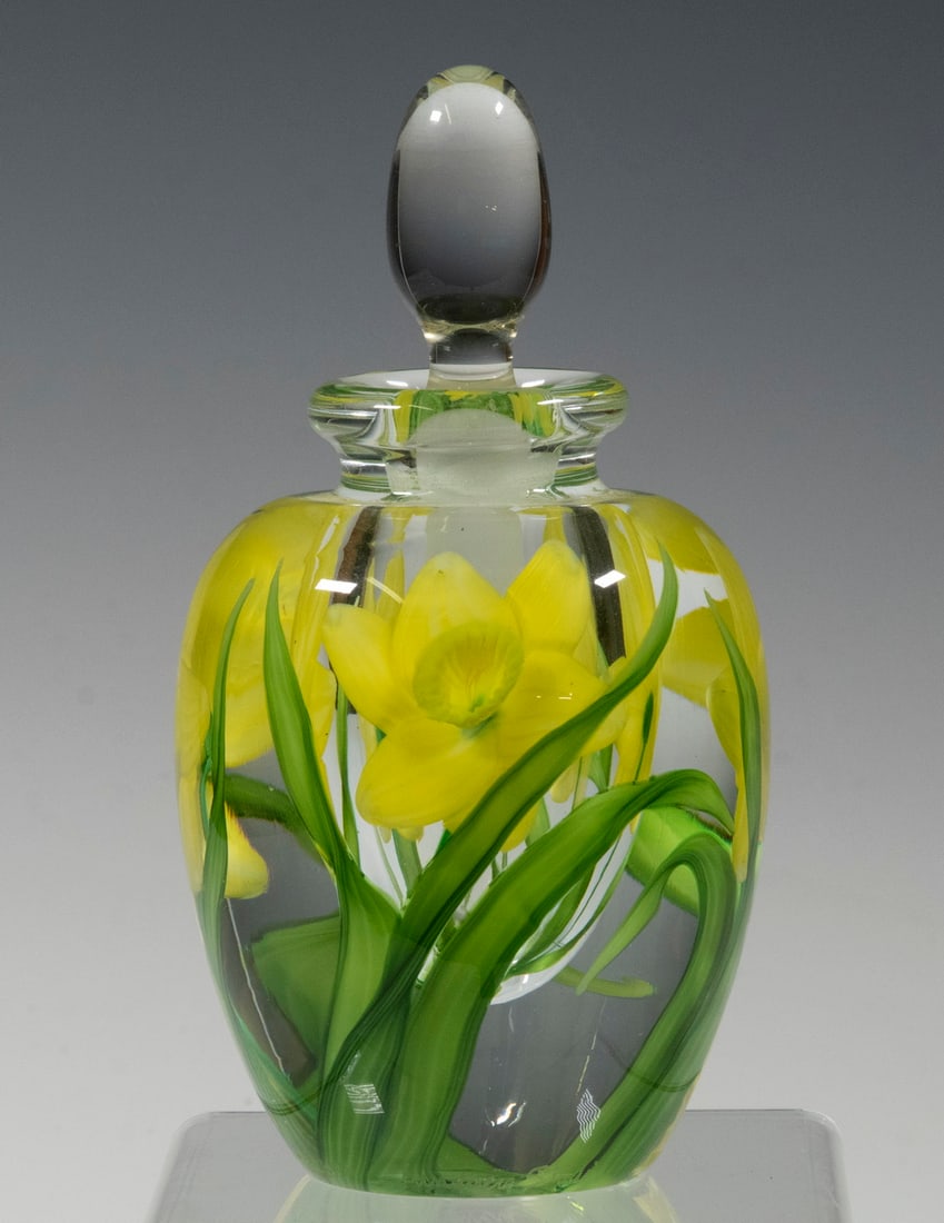 LUNDBERG STUDIOS PAPERWEIGHT SCENT BOTTLE (1 of 2)