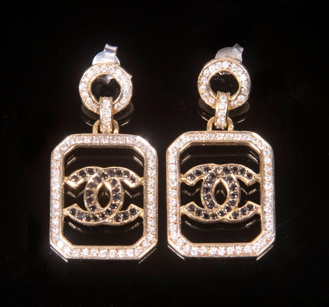 Chanel logo deals diamond earrings
