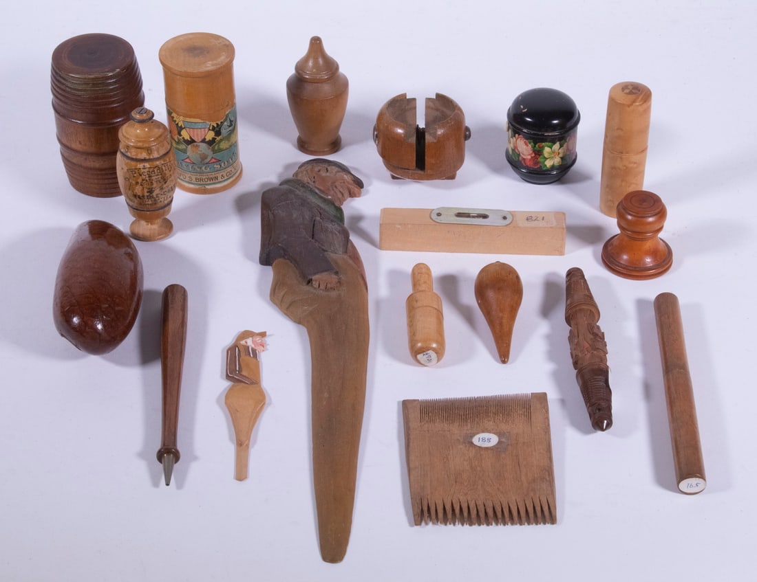 TREEN HOUSEHOLD ACCESSORIES COLLECTION: Lot of (18) Wooden Items, 19th and 20th c., incl: (5) Assorted needle cases, 2 7/8" to 5" long; (1) Crochet hook case, 5 1/2" long; (1) English painted tatting thread box, having a Registry mark indic