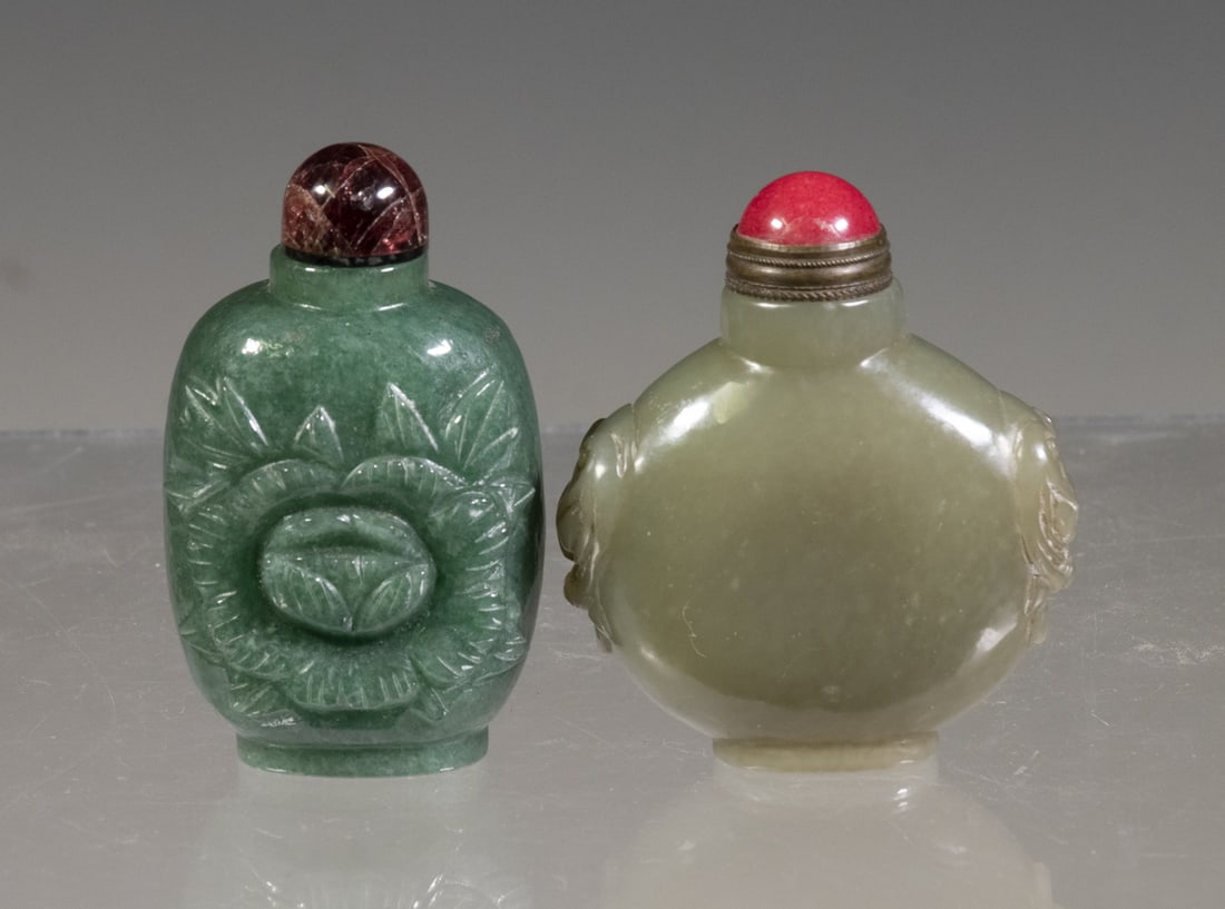 CHINESE CARVED HARDSTONE SNUFF BOTTLES (1 of 2)