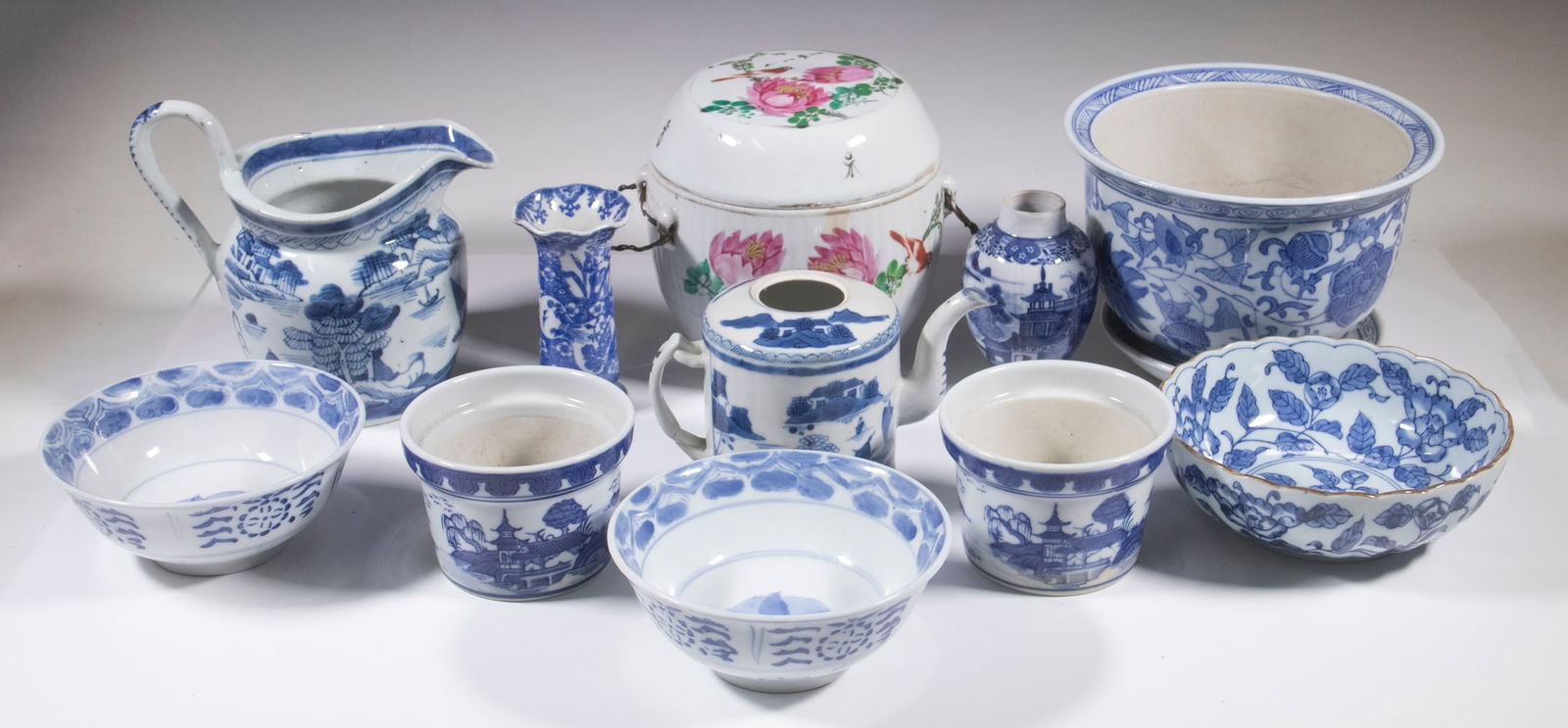 CHINESE PORCELAIN LOT (1 of 5)