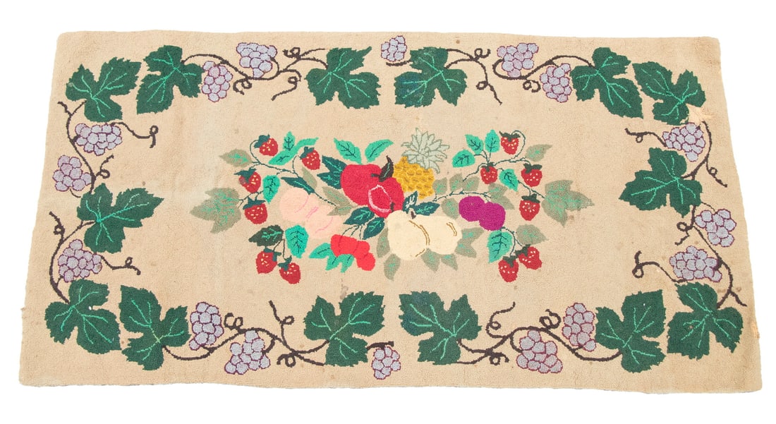 AMERICAN HOOKED RUG (2'6" x 4'8") (1 of 2)
