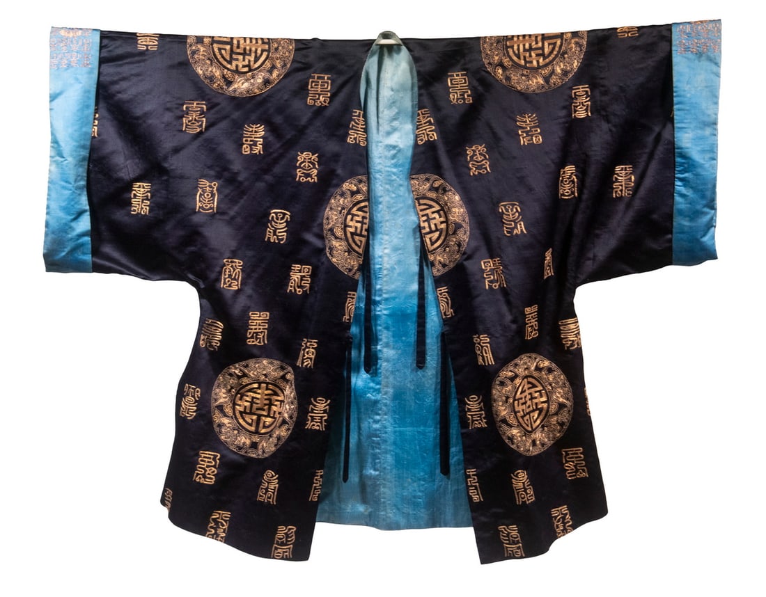 CHINESE EMBROIDERED SILK ROBE (1 of 5)